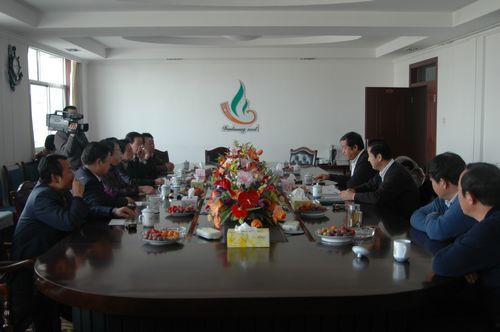 瓜州縣、金塔縣領(lǐng)導(dǎo)來公司慰問