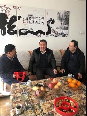 敦煌種業(yè)領(lǐng)導(dǎo)看望慰問公司老干部、老黨員及困難黨員職工