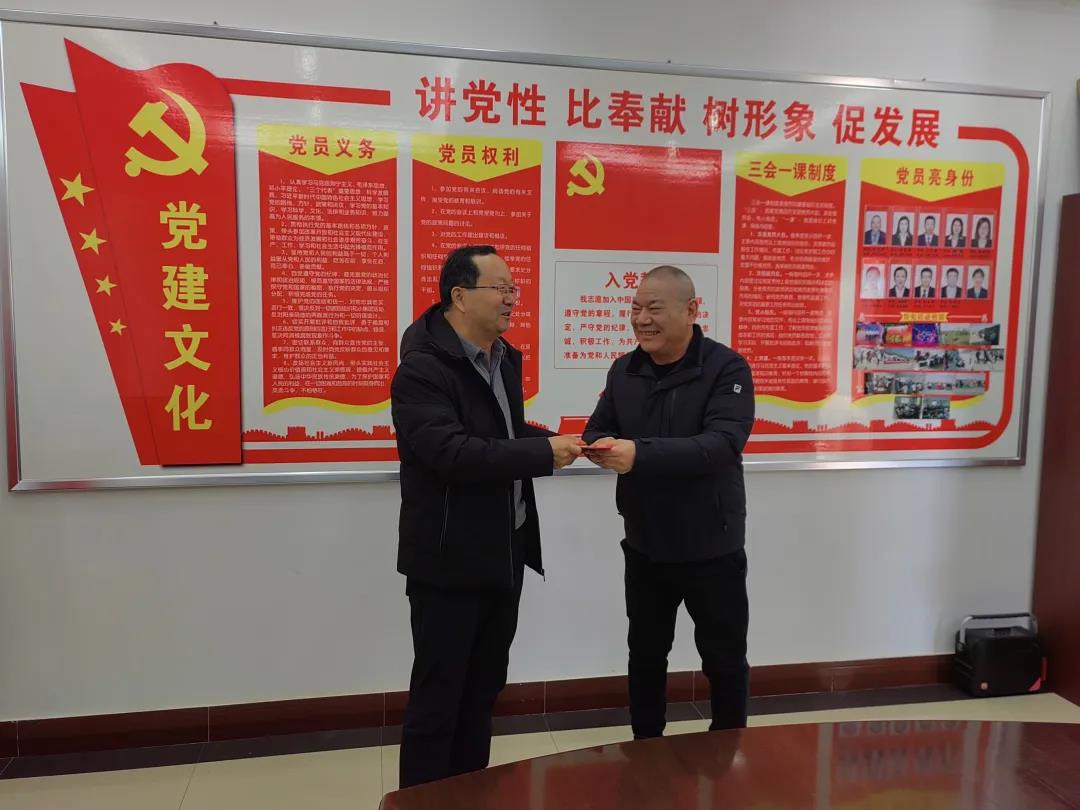 敦煌種業(yè)領(lǐng)導(dǎo)看望慰問公司老干部、老黨員及困難黨員職工